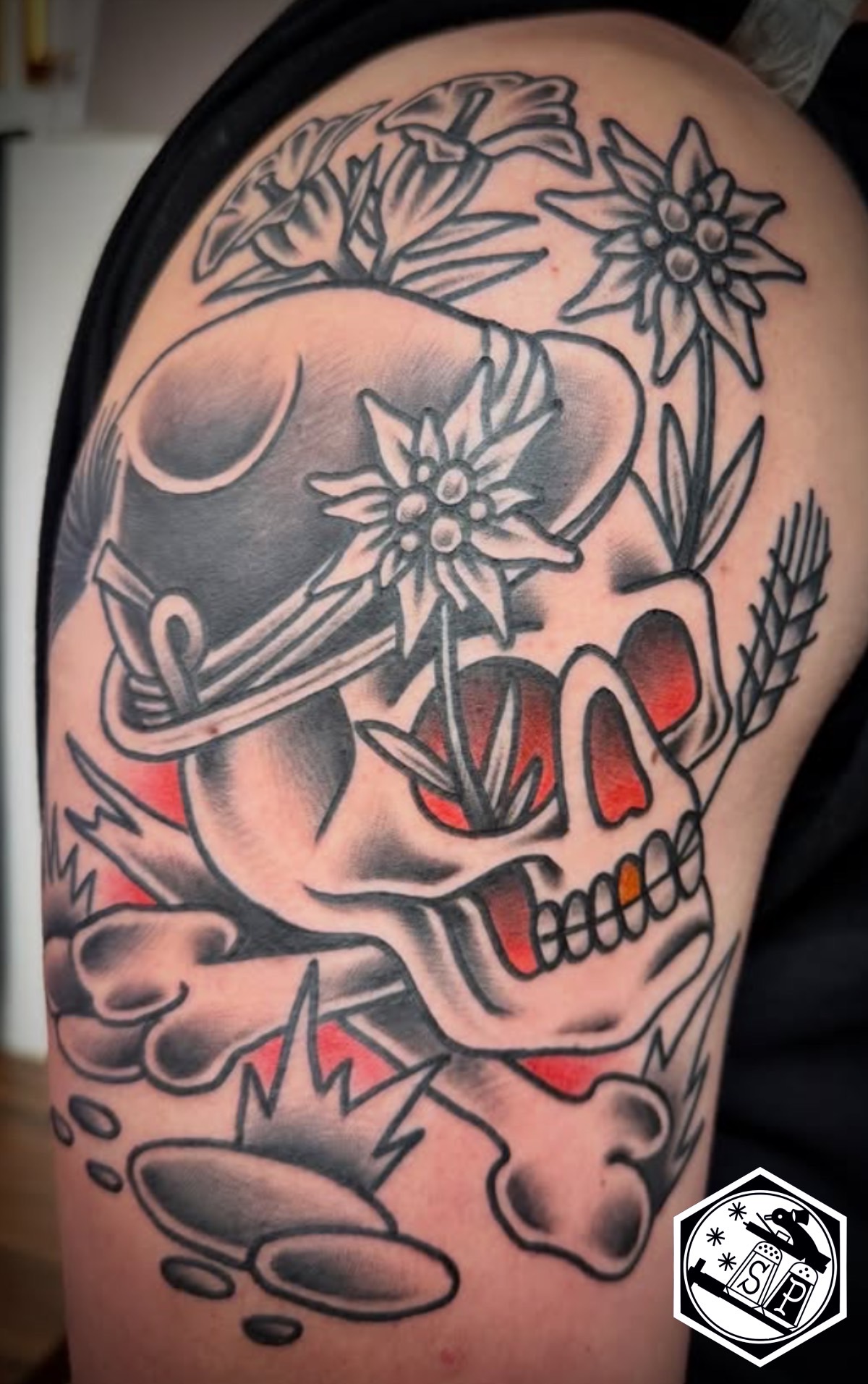 Schädel-Tattoo von Salz und Pfeffer